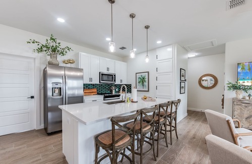 Old Town House | Luxurious, Pet-Friendly, 3-Story Retreat w/Rooftop Deck at Mango Cay!