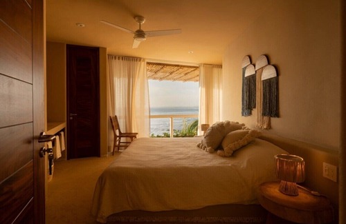 Saladita Villa | Luxurious PH facing the beach