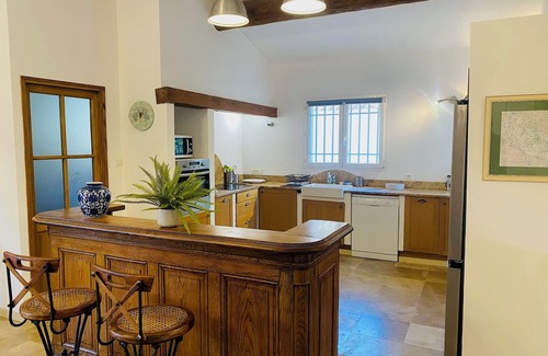 Saumane-de-Vaucluse Villa | Luxurious Provencal detached villa 5* located 1 minute from golf course
