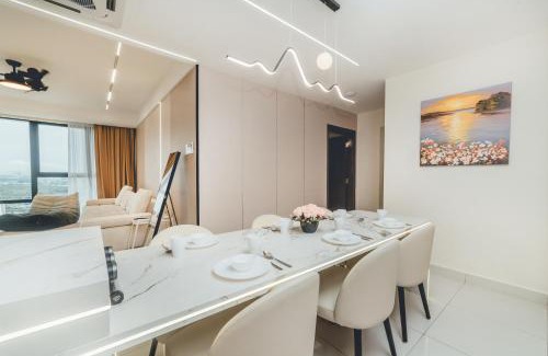 Central District Apartment | Luxurious President Family Suite 3BR8pax Mosaic Midvalley by Our Stay