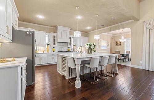 Prosper House | Luxurious Prosper Retreat- 5 Beds & a Private Pool