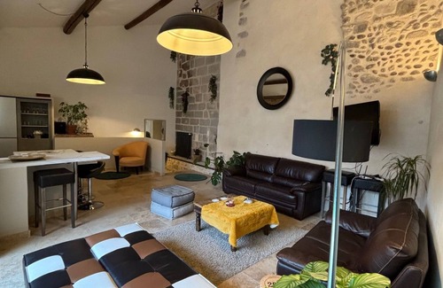 Eyragues Apartment | Luxurious Provencal apartment, charming terrace & calm. Village center Eyragues