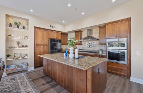San Diego House | Luxurious Redesigned Home in a Prestigious Neighborhood