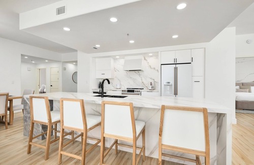 Thomas Drive Condo | Luxurious renovated Gulf-front condo with complimentary Beach Chair Service!