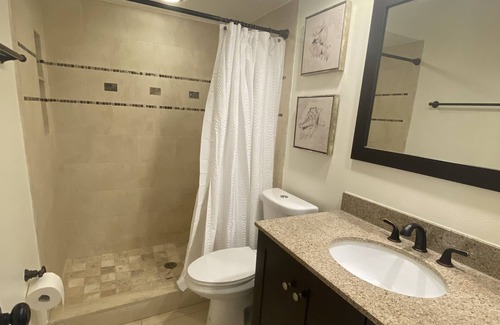 Bunker Oaks Villa | Luxurious Renovated Villa Overlooking Lake & Golf Course