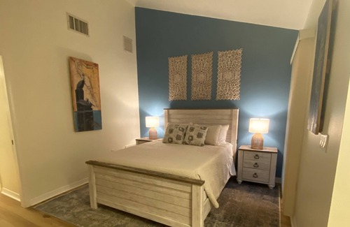 Bunker Oaks Villa | Luxurious Renovated Villa Overlooking Lake & Golf Course