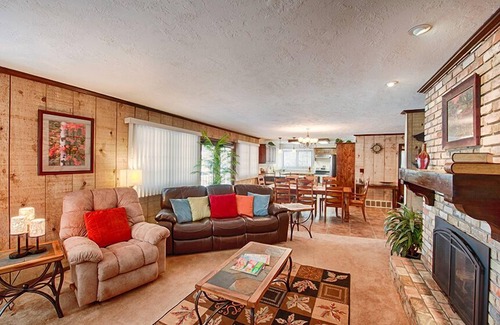 West Yellowstone House | Luxurious Rental Next to Yellowstone Park. Close to Downtown.