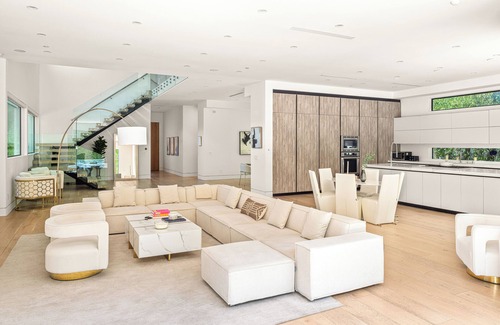 Mid City House | Luxurious Retreat - Modern House with Pool