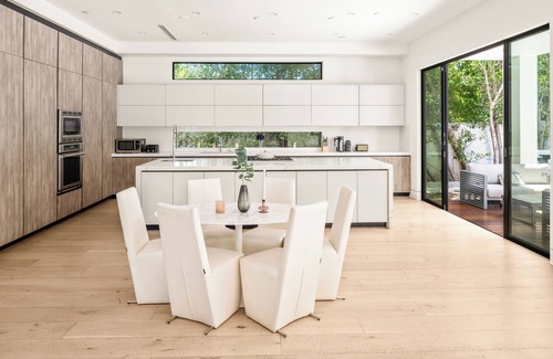 Mid City House | Luxurious Retreat - Modern House with Pool