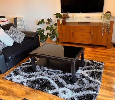 Glyndon Apartment | Luxurious river view apartment