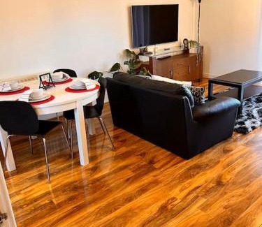 Glyndon Apartment | Luxurious river view apartment
