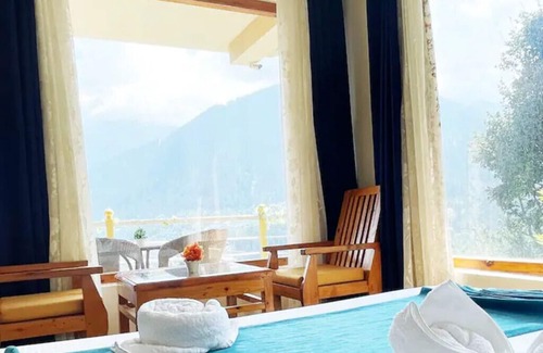 Manali Apartment | Luxurious Room with Hottub, Olive Manali Cottage