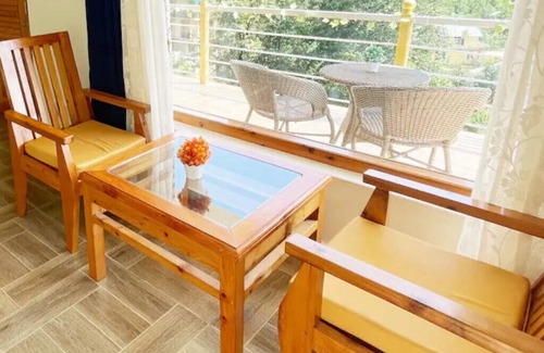 Manali Apartment | Luxurious Room with Hottub, Olive Manali Cottage