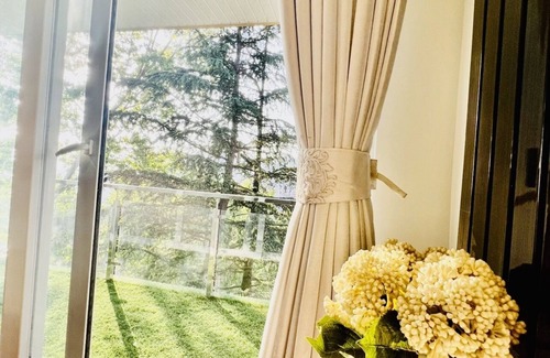 Knollswood Villa | LUXURIOUS ROOM WITH LOVELY VALLEY VIEW