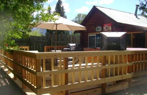 Martin City Cabin | Luxurious Rustic Log Cabin