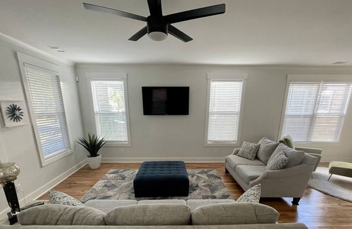 Benjamin Van Clark Park House | Luxurious Savannah Summer Getaway 3 BR 2.5 BA Minutes from downtown!
