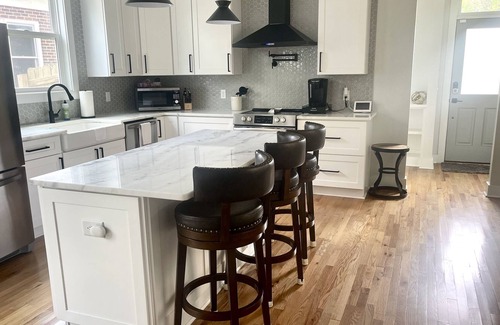 Benjamin Van Clark Park House | Luxurious Savannah Summer Getaway 3 BR 2.5 BA Minutes from downtown!