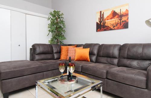 La Paz At Desert Springs House | Luxurious Scottsdale Guesthouse by the Pool