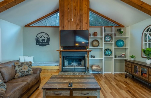 Maggie Valley House | ★Luxurious & Serene / ♛King Beds / HotTub / Views