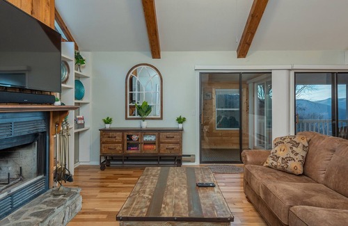 Maggie Valley House | ★Luxurious & Serene / ♛King Beds / HotTub / Views