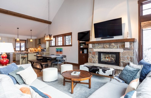 Edwards House | Luxurious Ski-in Ski-out Home in Arrowhead community