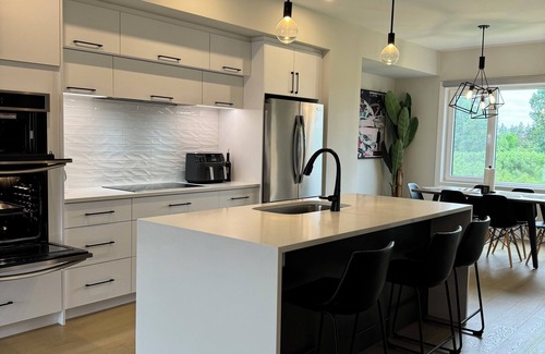 London House | LUXURIOUS SPACIOUS 3 BEDROOM TOWNHOUSE