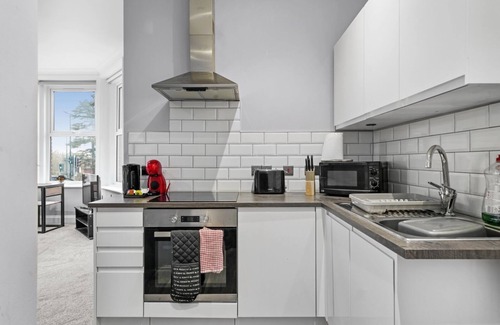 Maidstone Apartment | Luxurious Spacious Flat Maidstone with parking