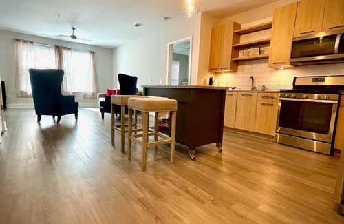 Cumberland Condo | LUXURIOUS SPACIOUS PLACE NEAR TRUIST PARK!