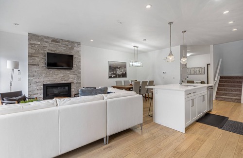 Hillhurst House | Luxurious Spacious Private House near City Centre