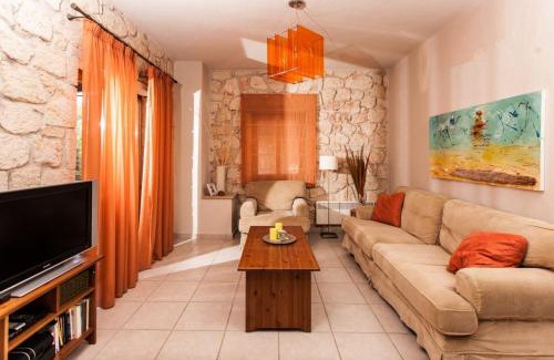 Siviri House | Luxurious Stone House
