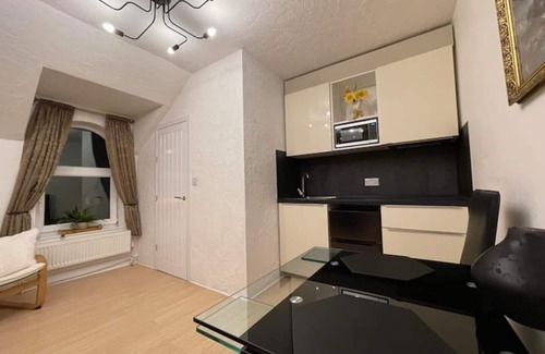 Manchester Apartment | Luxurious Studio Cloud & Good Links to City Centre