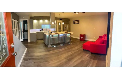 Thornton Apartment | Luxurious Studio Perfect for Travel Nurses