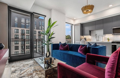 Buckhead Apartment | Luxurious Suite W/King Bed, Stellar Amenities & Free Onsite Parking!
