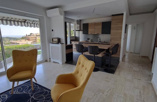Vence Apartment | Luxurious T2 with 62m2 terrace, magnificent unobstructed sea and mountain views.