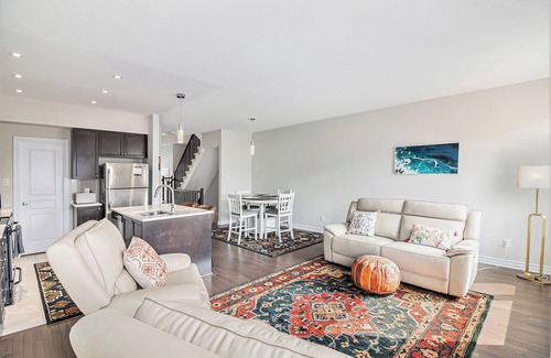 Ottawa Division House | Luxurious Tastefully Furnished 3 Bedroom Home in Ottawa