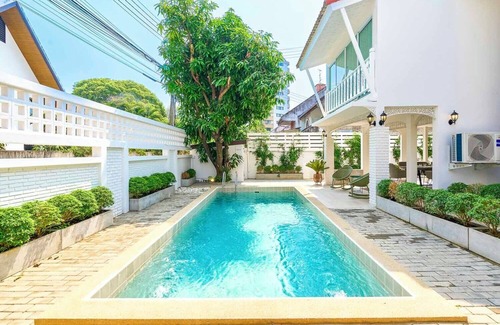 Chang Khlan Villa | Luxurious Oasis in Heart of City by Night Bazaar. 5 min to Old City