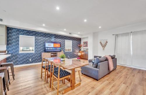 Sherman Oaks House | Luxurious Townhome W/3 Master Suites gated Parking