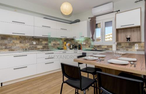 Alexandroupoli Apartment | Luxurious Tsimiski 2nd Floor