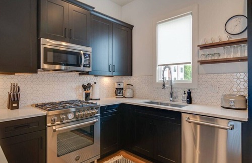 Germantown House | Luxurious Twin Homes with Rooftop Patios