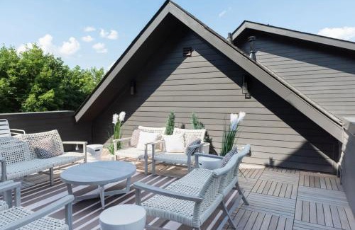 Germantown House | Luxurious Twin Homes with Rooftop Decks
