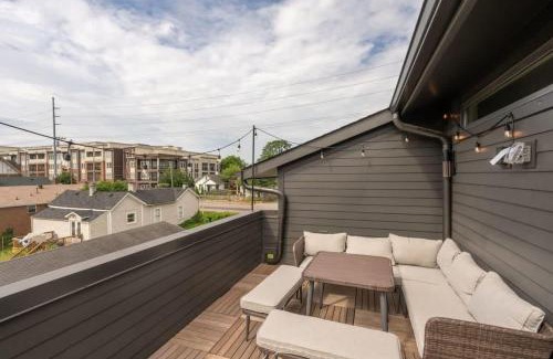 Germantown House | Luxurious Twin Homes with Rooftop Decks