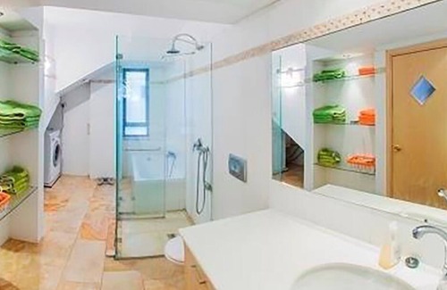 Emek Refaim Apartment | Luxurious two bedroom with garden