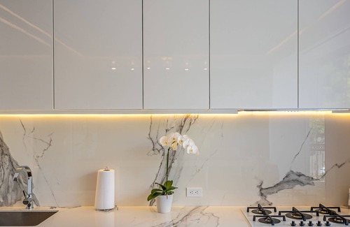 Emiliano Zapata Condo | Luxurious, Ultra Chic Pier 57 Condo, Romantic Zone