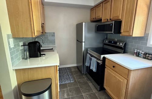 Royal Oak Condo | Luxurious Upper 2 BR Flat near Downtown Royal Oak!