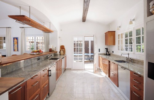 Saint-Paul-de-Vence Villa | Luxurious Villa, with Pool, Tennis, Pétanque, Bar, and Sea View