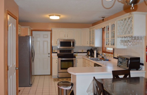 Tobyhanna House | Luxurious Villa in Pocono near Ski Slopes & Camelback with Game room & Hot tub