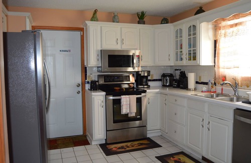 Tobyhanna House | Luxurious Villa in Pocono near Ski Slopes & Camelback with Game room & Hot tub