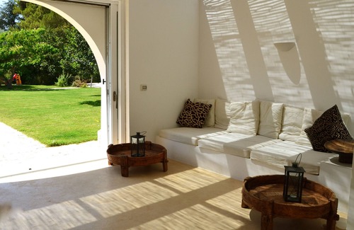 Martina Franca House | Luxurious Villa, Large Pool + Garden. Great Location.