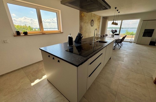Muldestausee Villa | Luxurious Villa Möwengeflüster - 220sqm apartment for max. 8 guests + sauna by the lake
