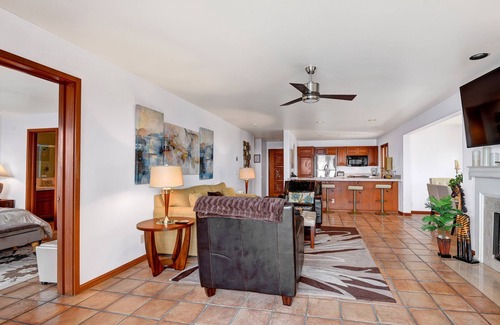 Avalon Condo | Luxurious Villa on Bluff's Edge, VIEWS, 6-seat CART, 6 STEPS, Fireplace